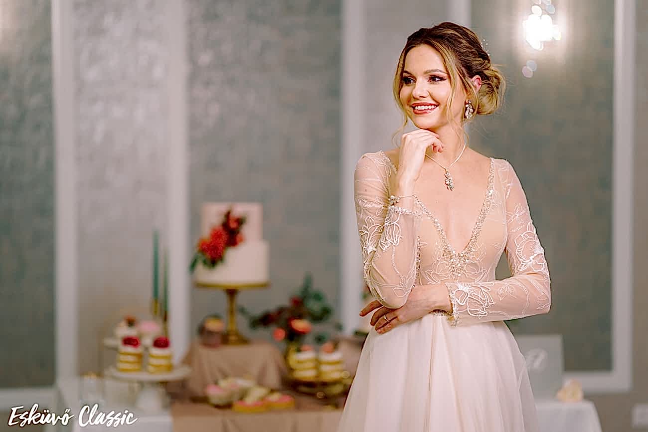 Boross Lili modell az Elite szalon ruhájában